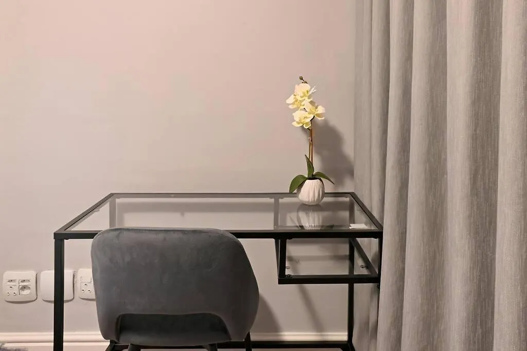 Bella - Stylish 1-Bed Apt In Trendy De Waterkant With Balcony Cape Town Apartment