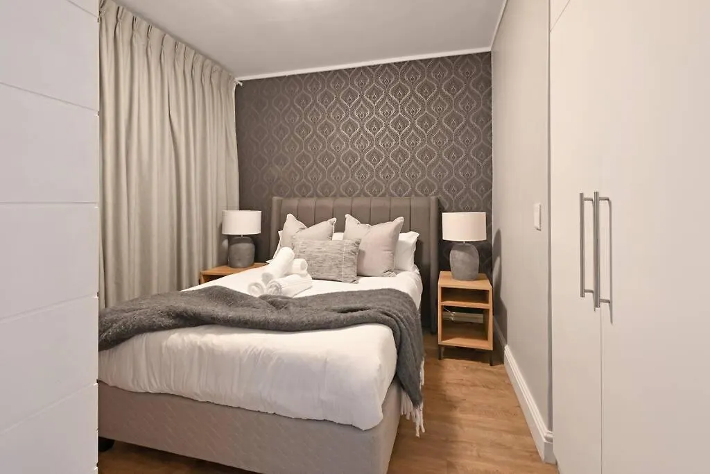 Bella - Stylish 1-Bed Apt In Trendy De Waterkant With Balcony Cape Town Apartment
