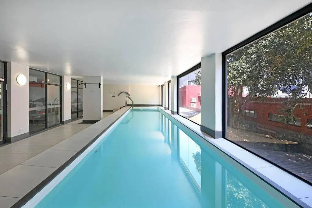 Bella - Stylish 1-Bed Apt In Trendy De Waterkant With Balcony Cape Town Apartment