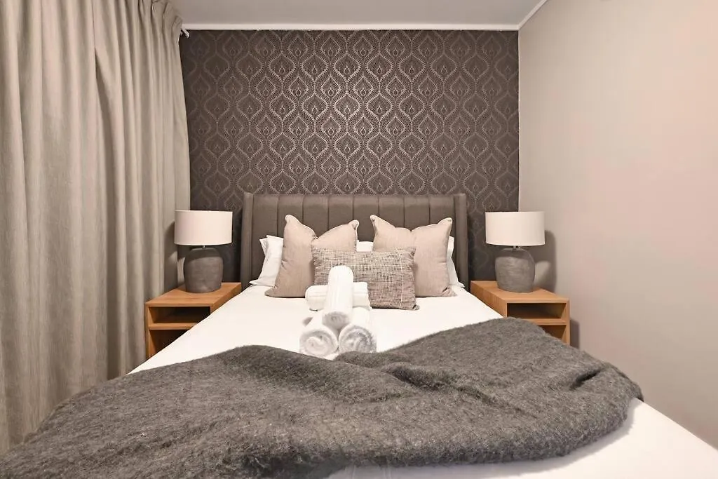 Bella - Stylish 1-Bed Apt In Trendy De Waterkant With Balcony Cape Town Apartment